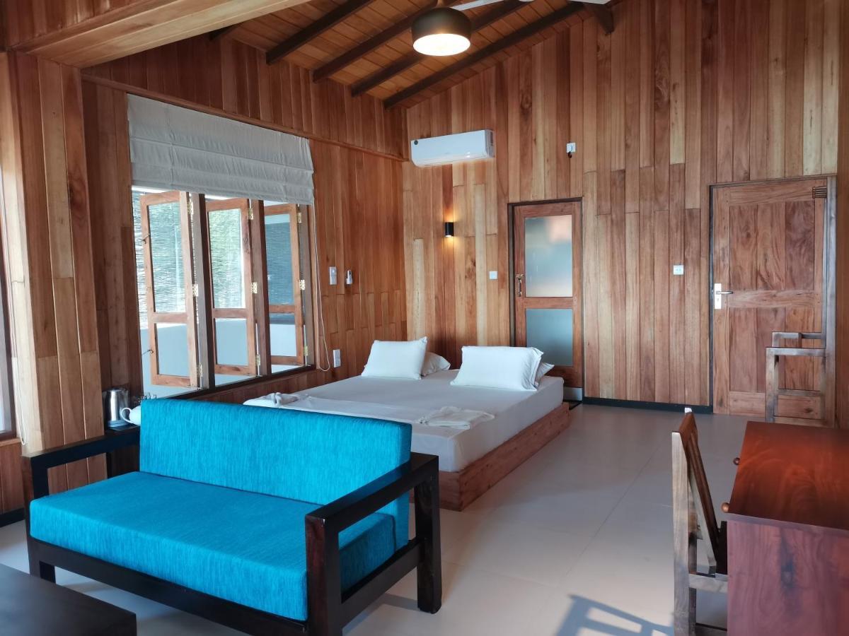 Mountain Wave Hotel And Surfshop Hikkaduwa Exterior photo