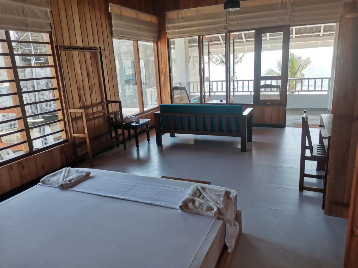 Mountain Wave Hotel And Surfshop Hikkaduwa Exterior photo