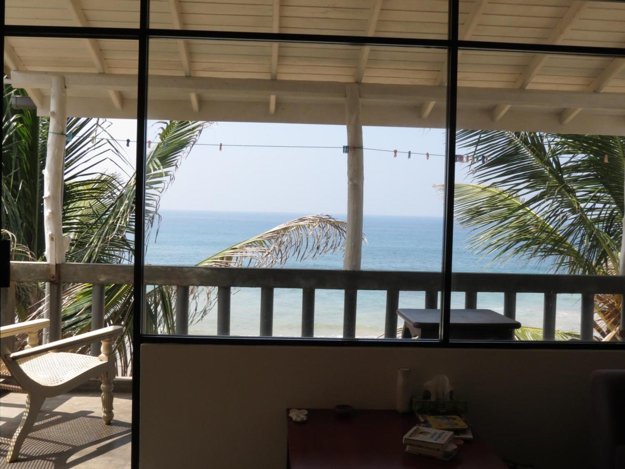 Mountain Wave Hotel And Surfshop Hikkaduwa Room photo