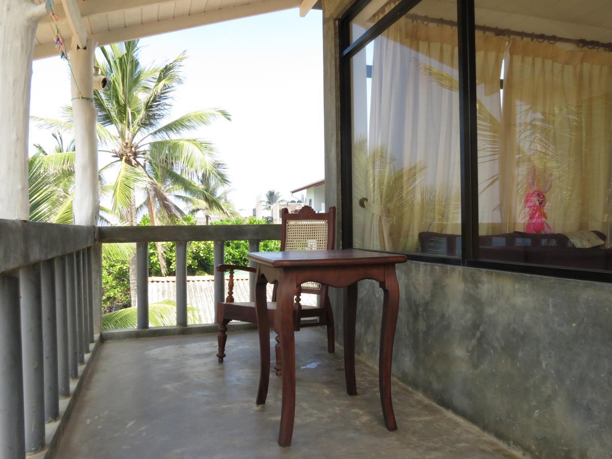 Mountain Wave Hotel And Surfshop Hikkaduwa Exterior photo