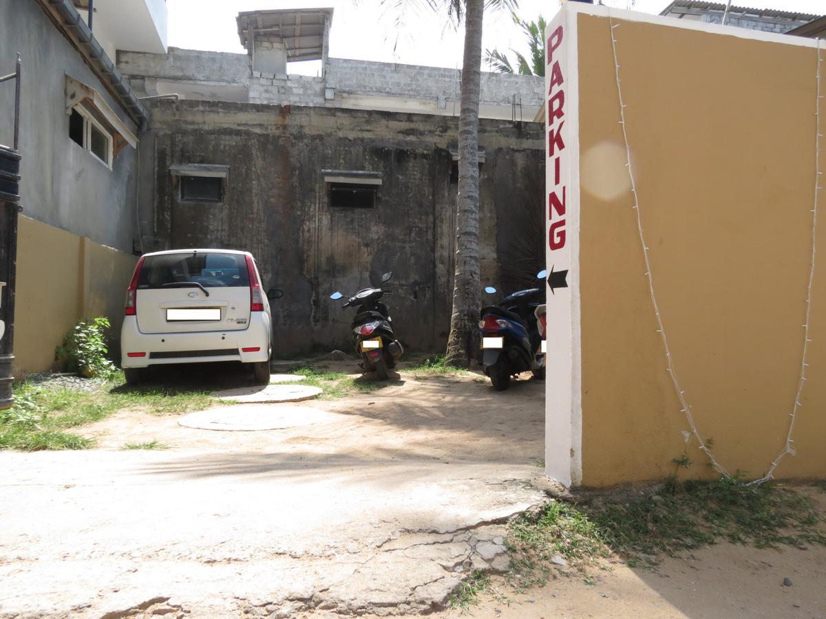 Mountain Wave Hotel And Surfshop Hikkaduwa Exterior photo